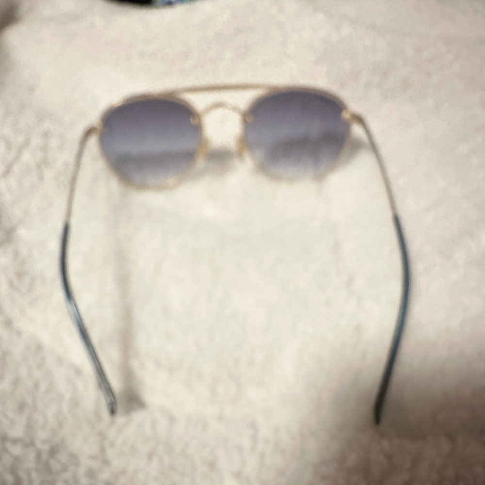 Ray-Ban Gold Frame Sunglasses with Black Lenses - Picture 4 of 7